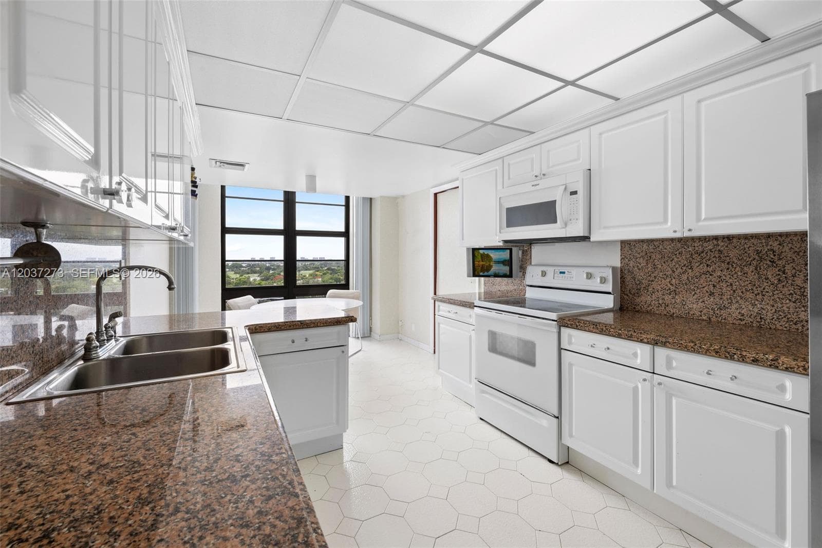 5500 Collins Ave 1401 photo 9