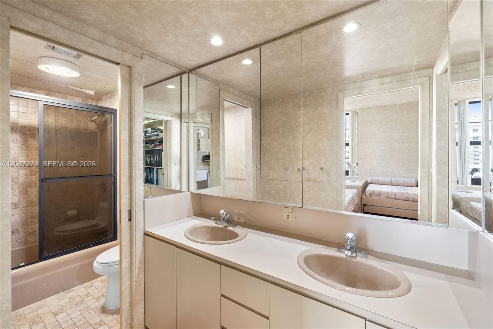 5500 Collins Ave 1401 photo 24