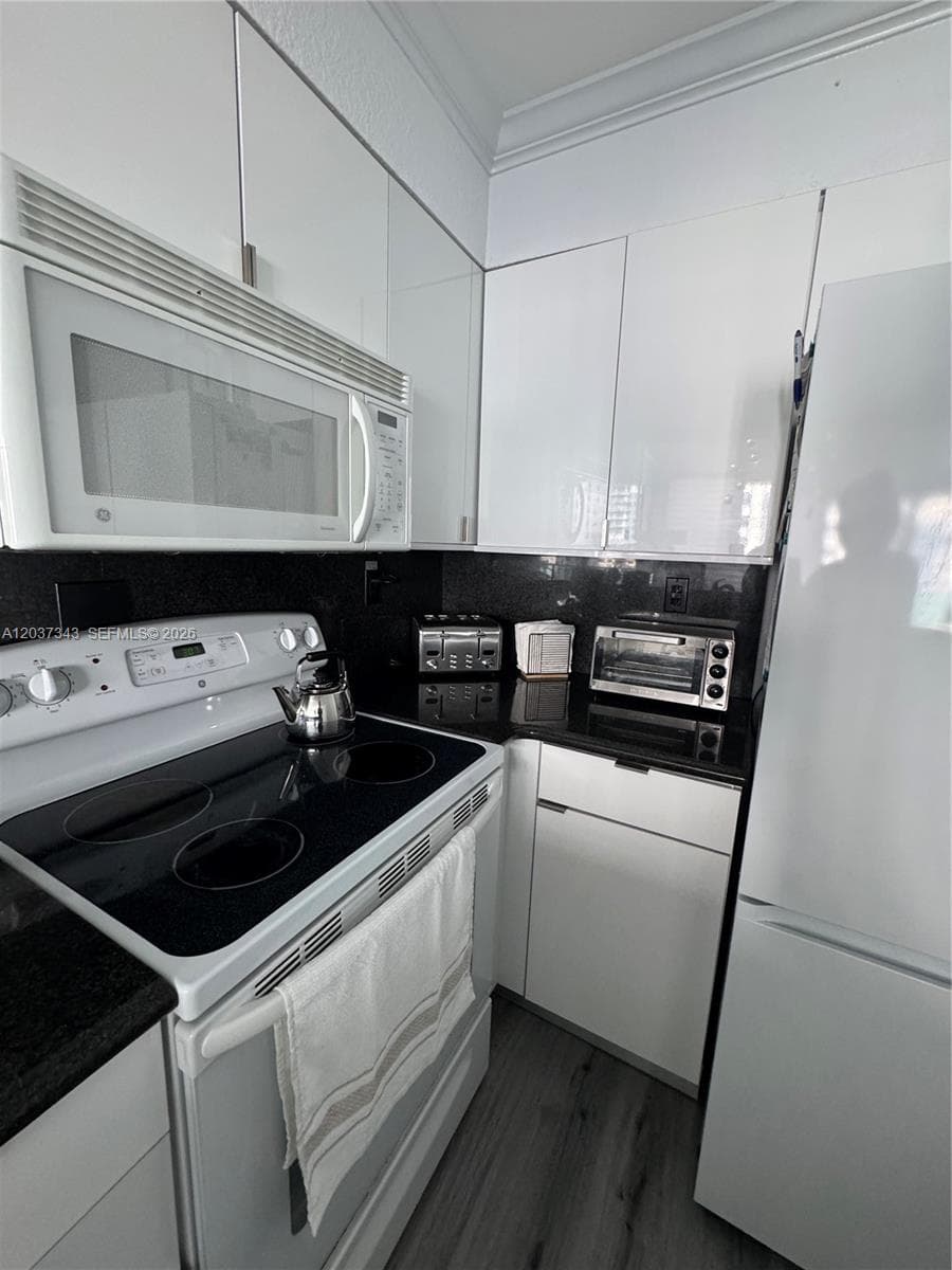 2501 S Ocean Dr 1105 photo 13