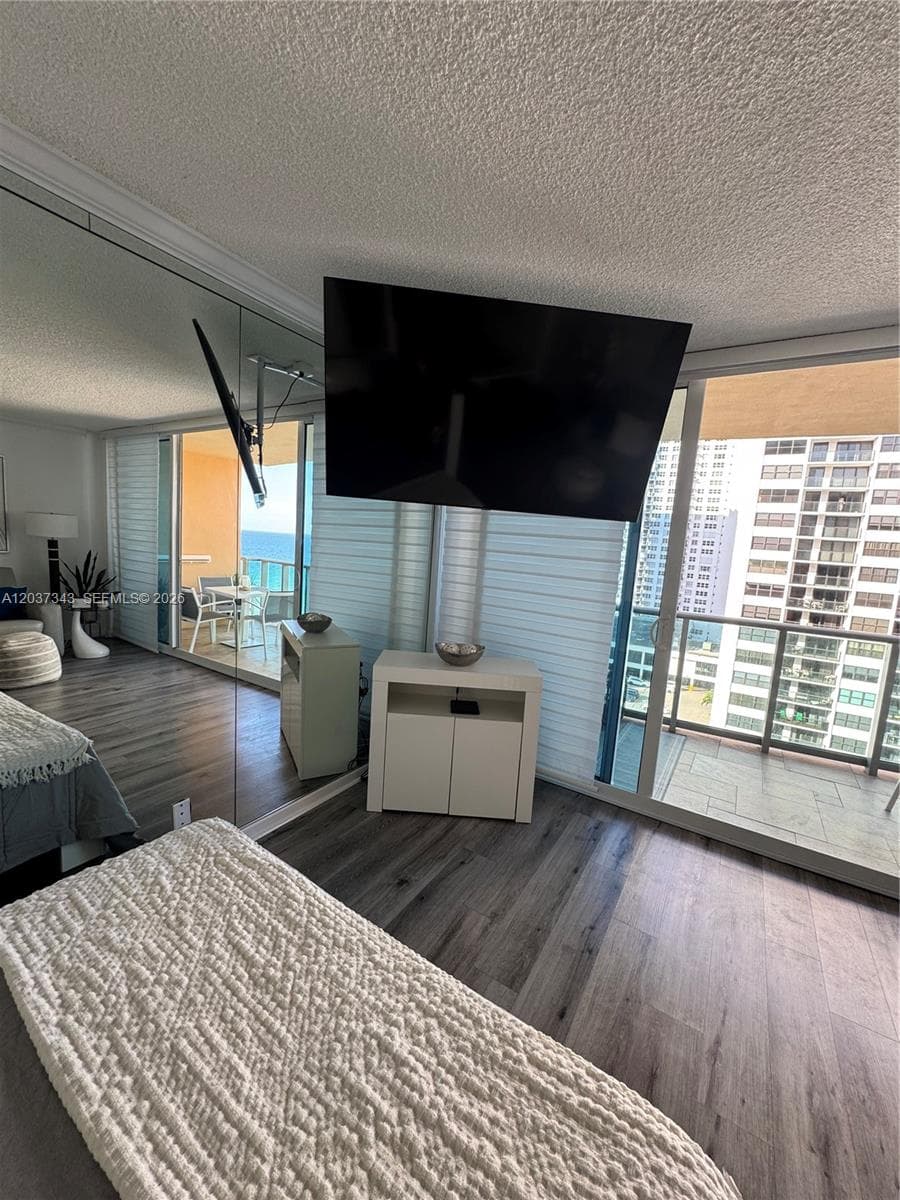 2501 S Ocean Dr 1105 photo 3
