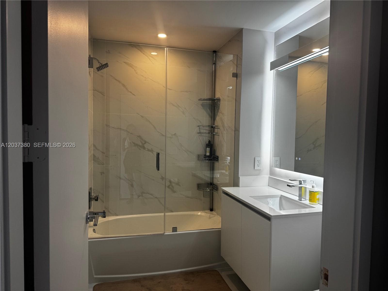 711 NE 23 2206 photo 23