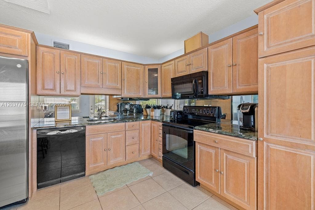 23 Royal Palm Pt B photo 17