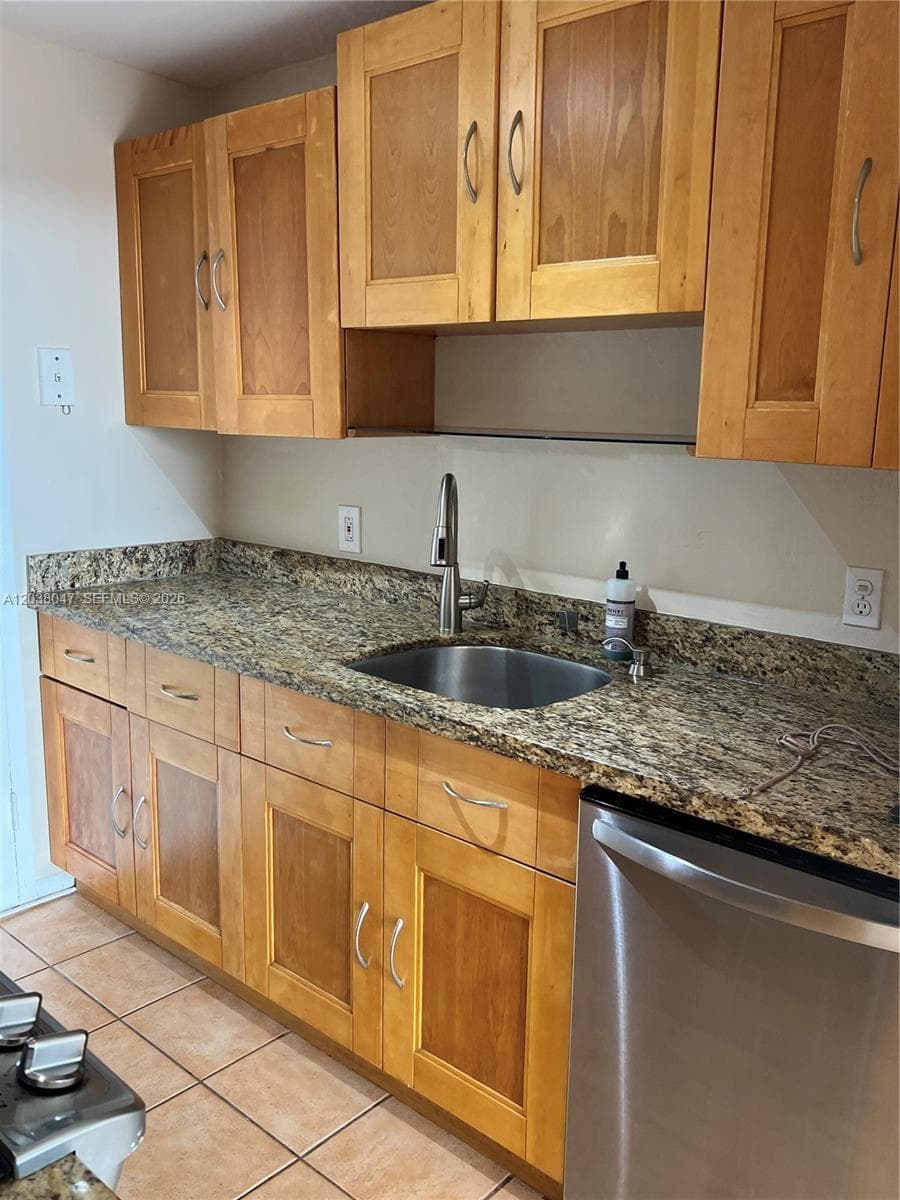 2350 NE 135th St 704 photo 12