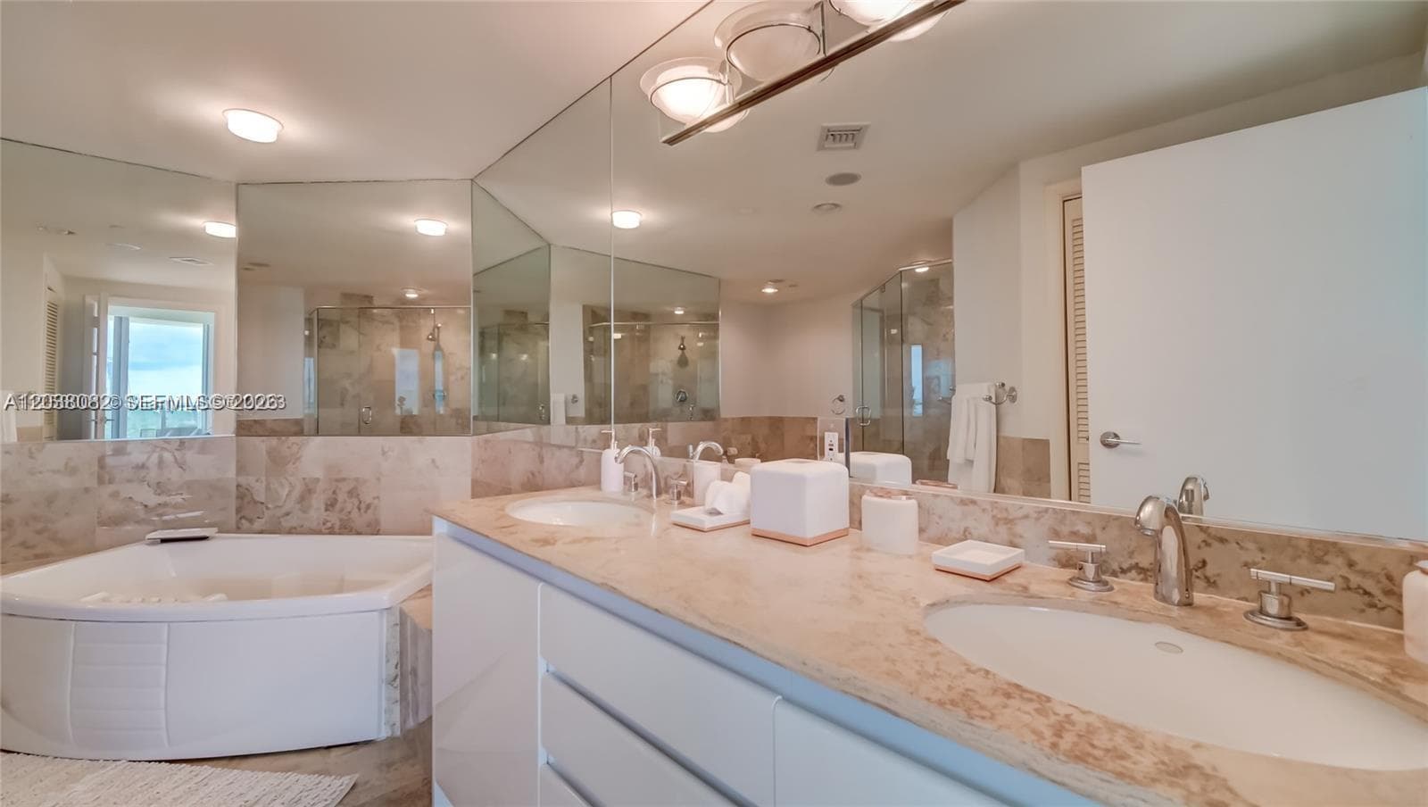 1455 Ocean Dr 902 photo 22
