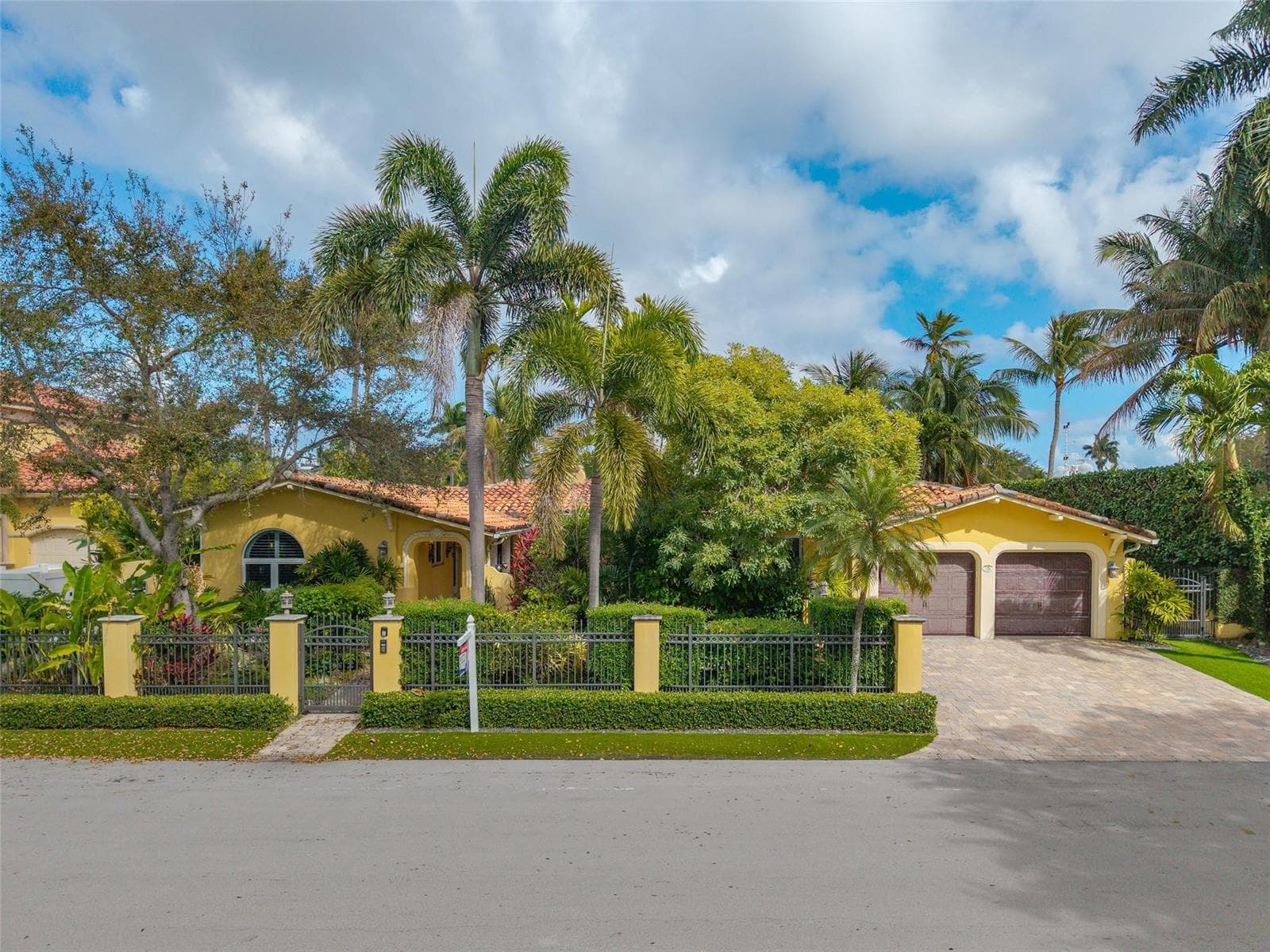 330 Royal Plaza Drive photo 2