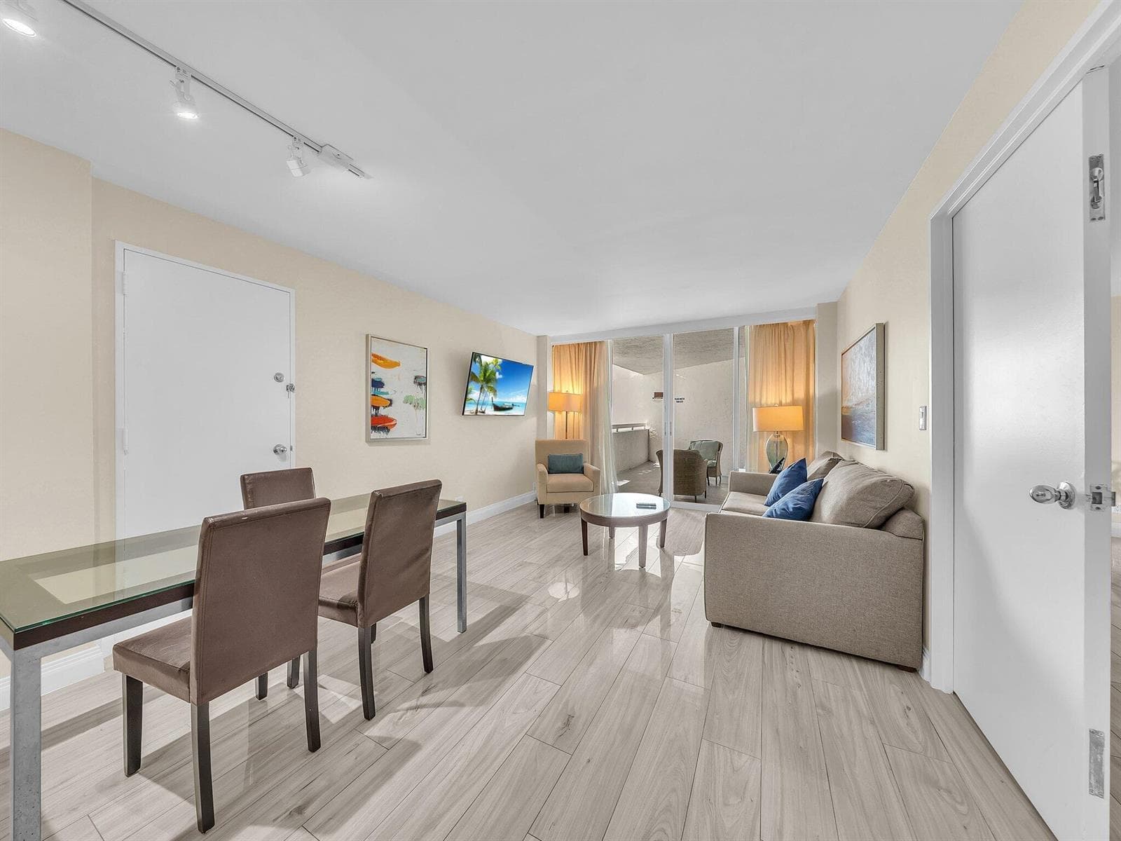 2670 E Sunrise Boulevard 323 photo 6