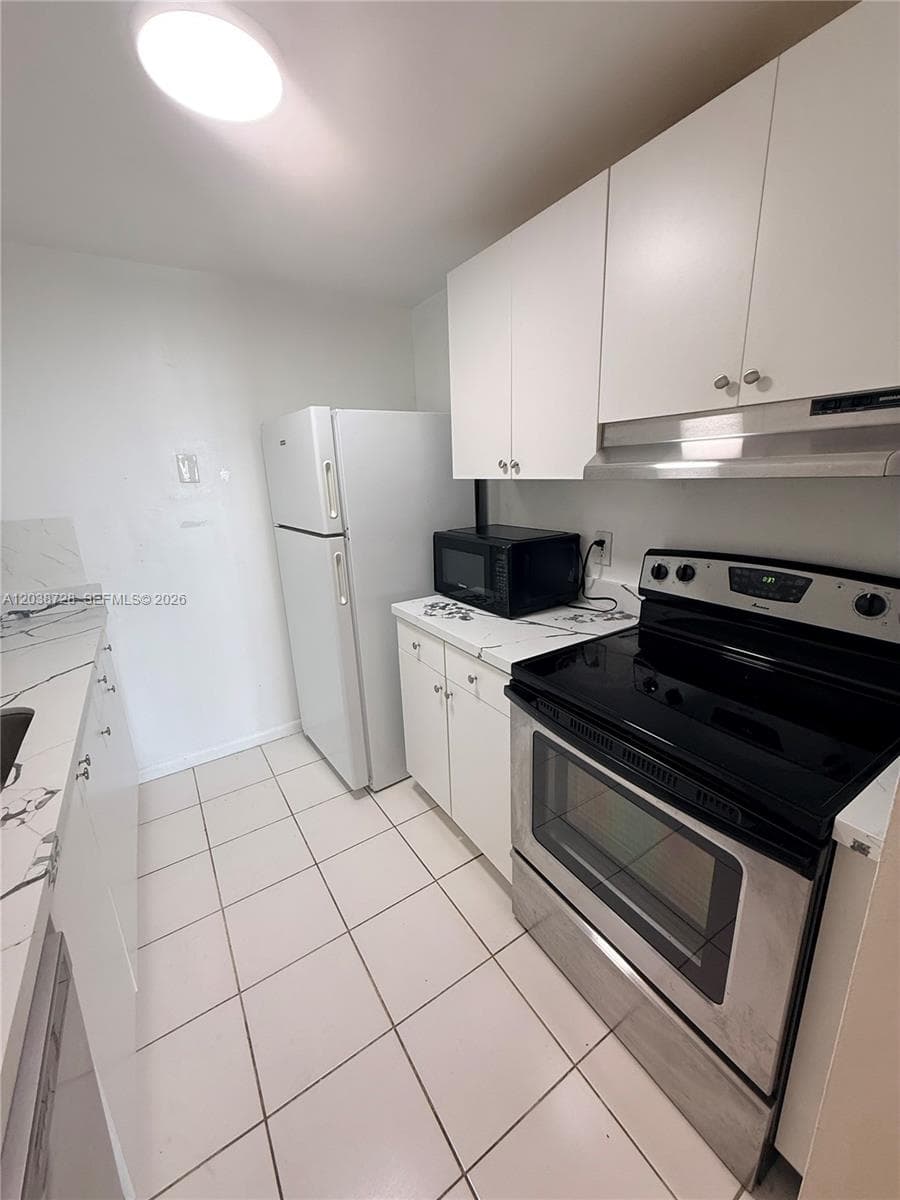 2350 NE 135th St 802 photo 3
