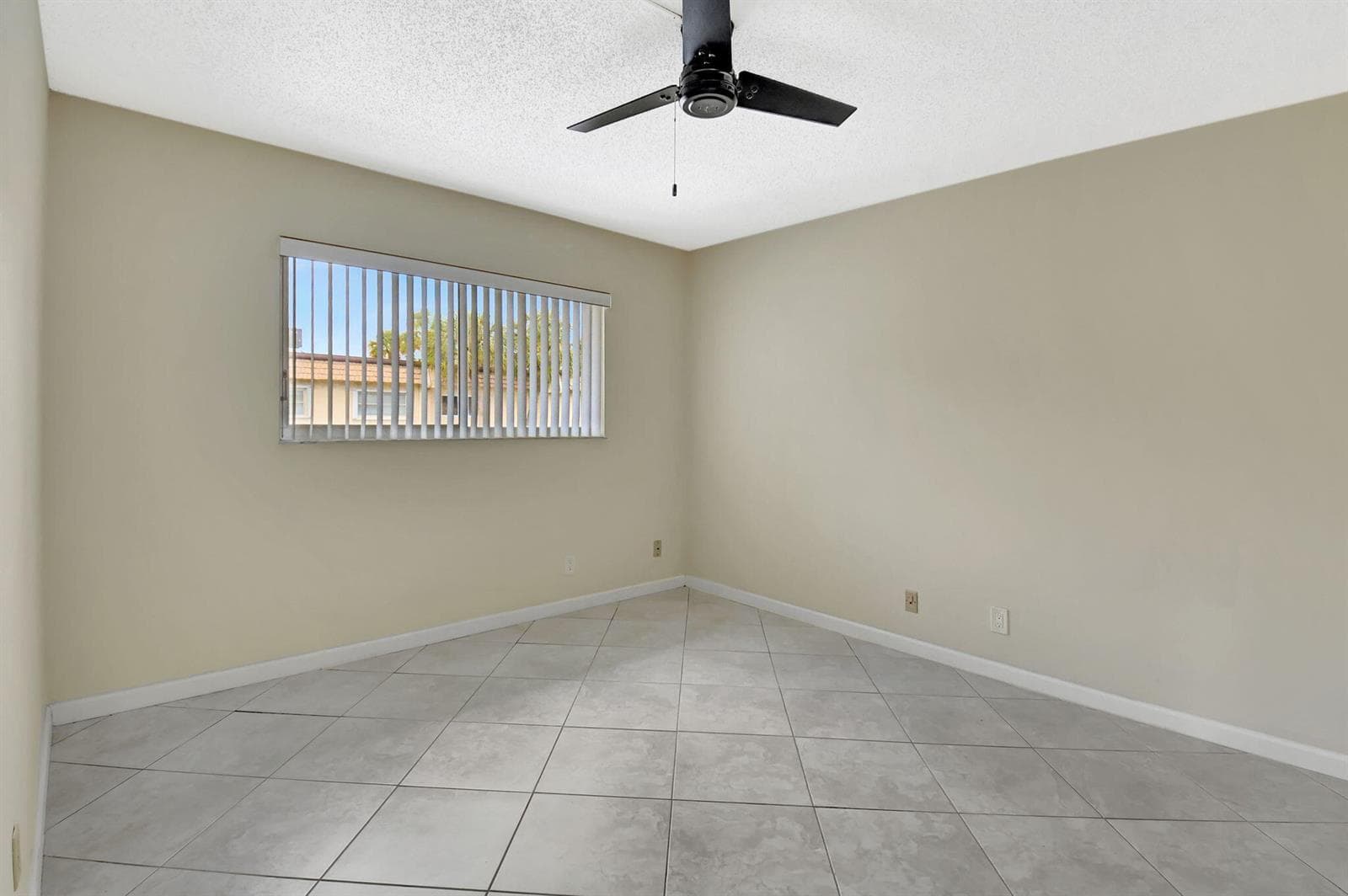 638 Snug Harbor Drive E11 photo 23