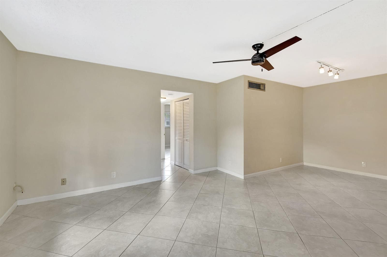 638 Snug Harbor Drive E11 photo 14