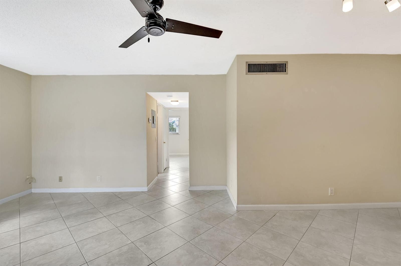 638 Snug Harbor Drive E11 photo 11
