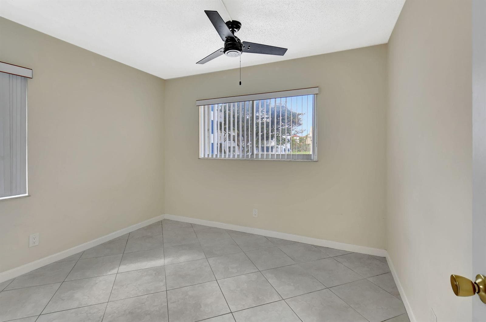 638 Snug Harbor Drive E11 photo 19