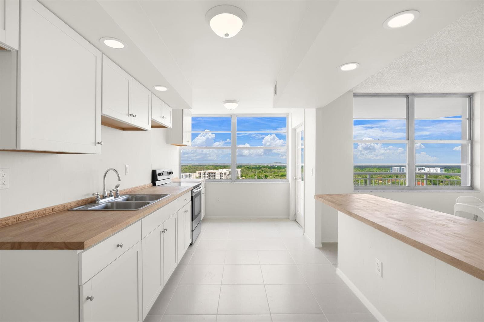 18011 Biscayne Boulevard 1704-1 photo 3