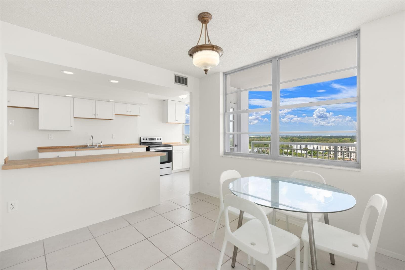18011 Biscayne Boulevard 1704-1 photo 4