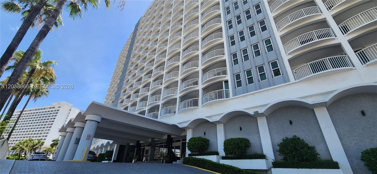 5401 Collins Ave 1513 photo 2