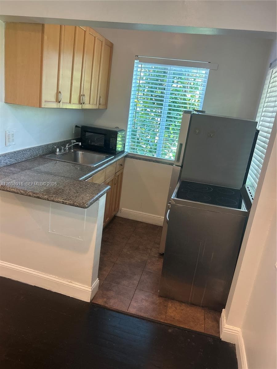 8260 Byron Ave 5 photo 3