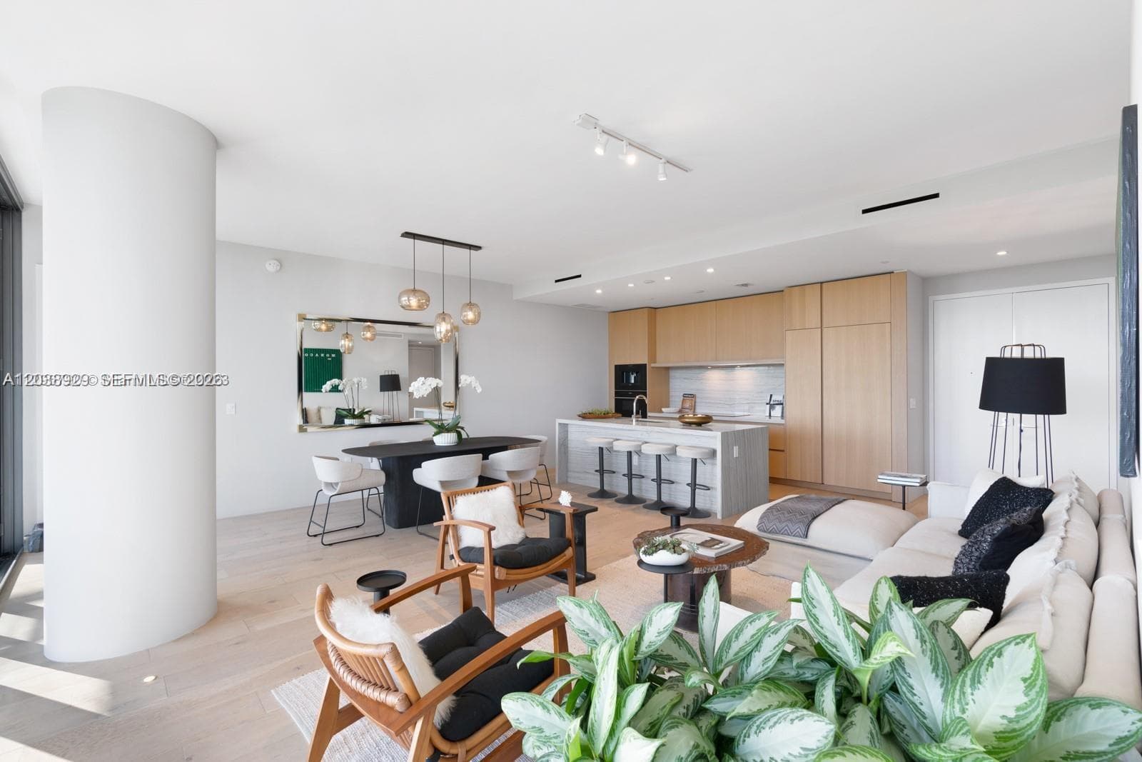 8701 Collins Ave 404 photo 4