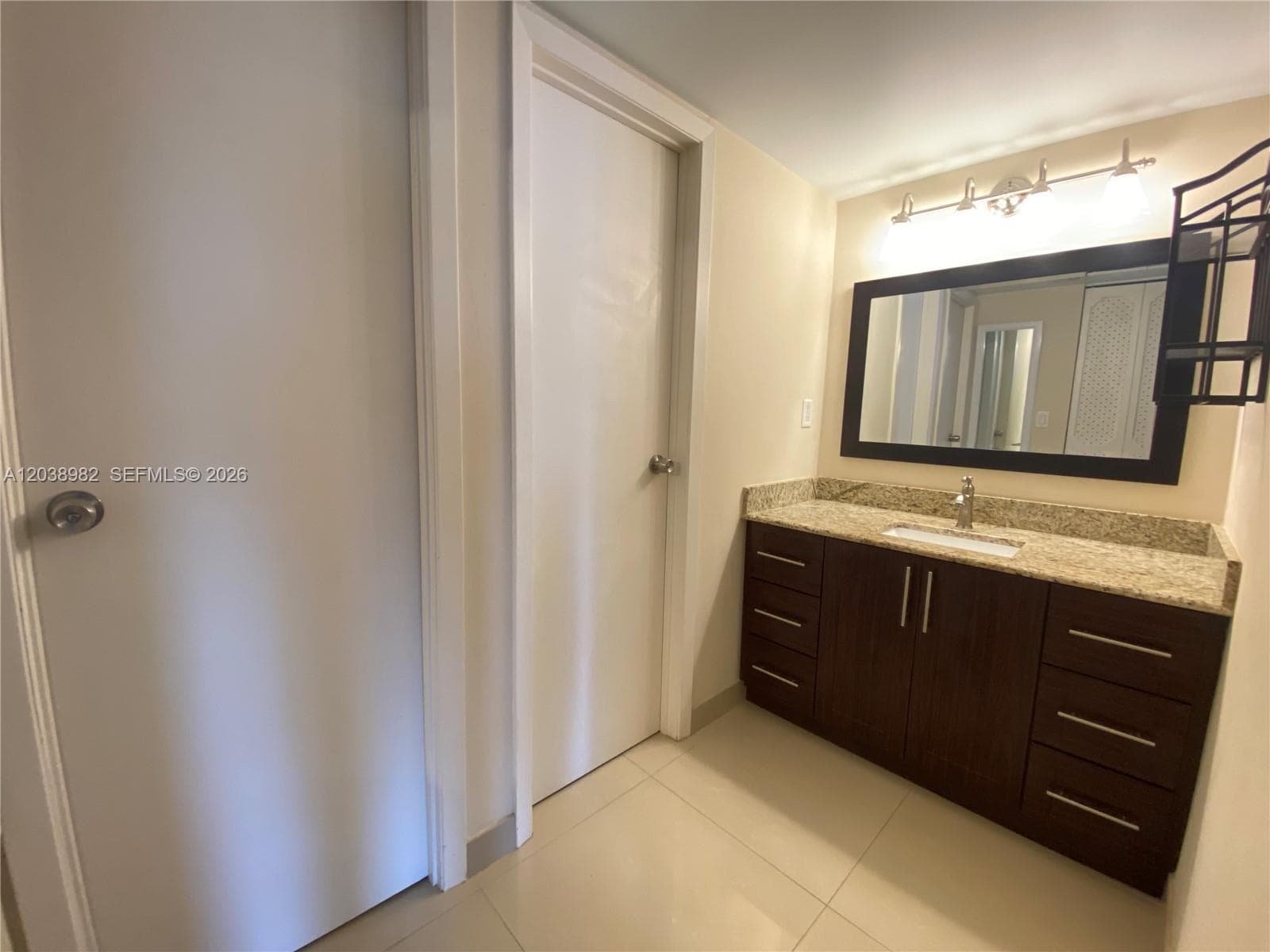 3401 N Country Club Dr 504 photo 7