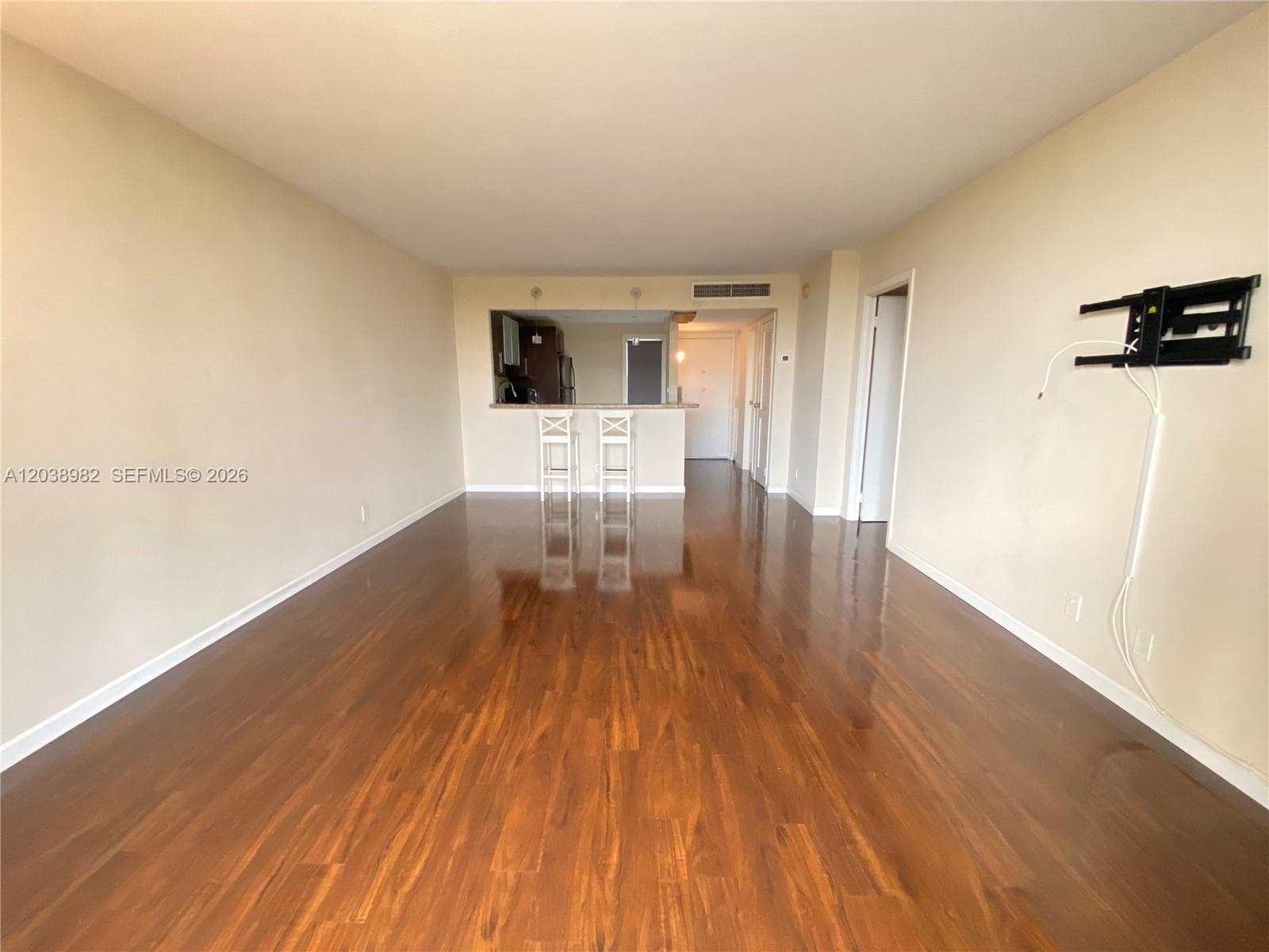 3401 N Country Club Dr 504 photo 4