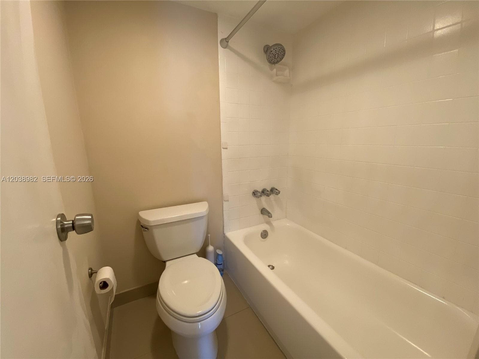 3401 N Country Club Dr 504 photo 8