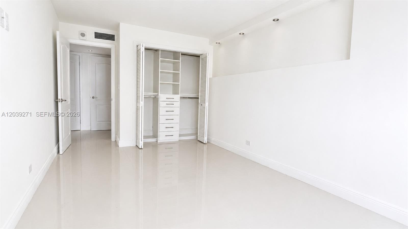6039 Collins Ave 401 photo 9