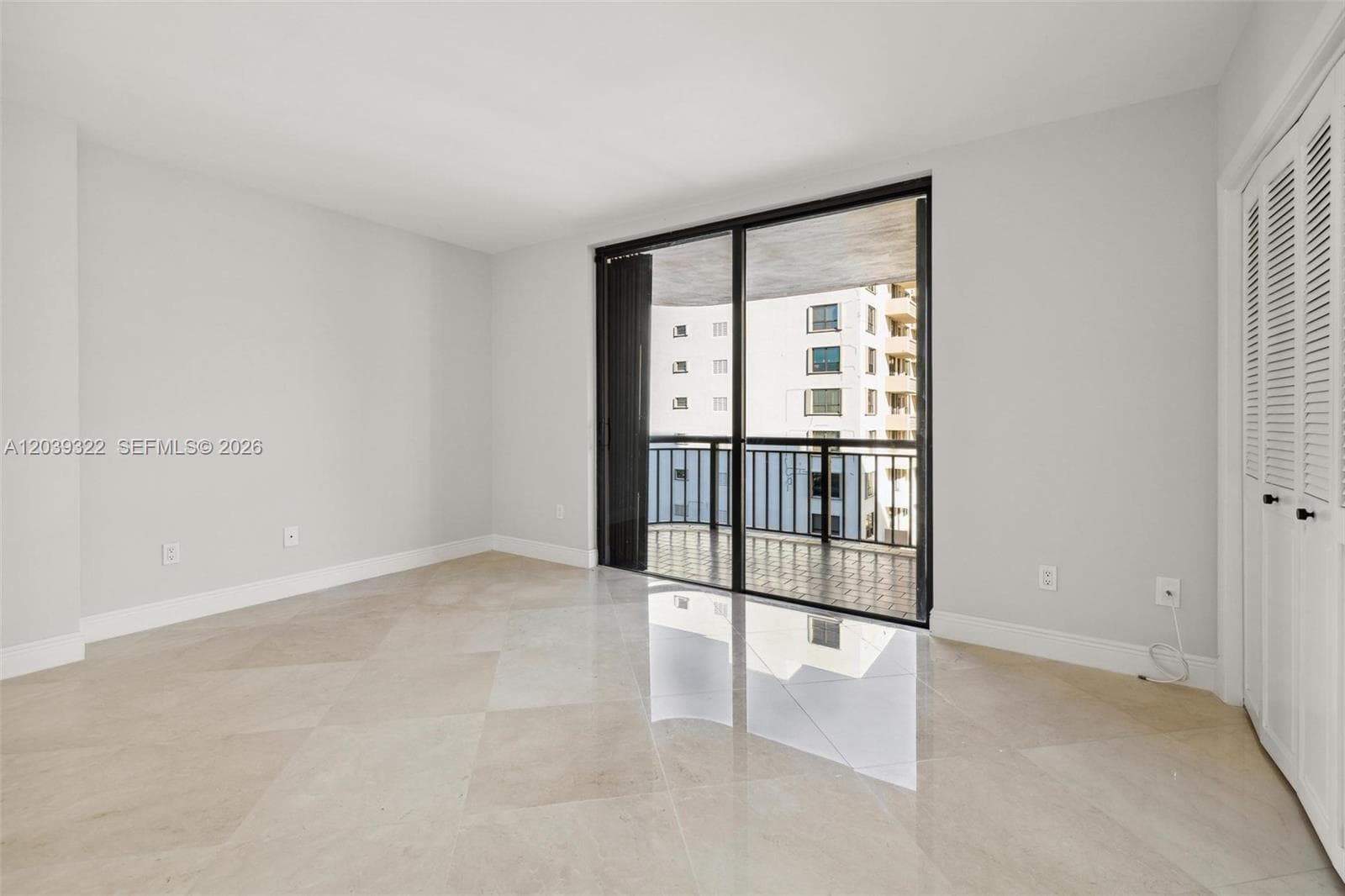 10175 Collins Ave 907 photo 17
