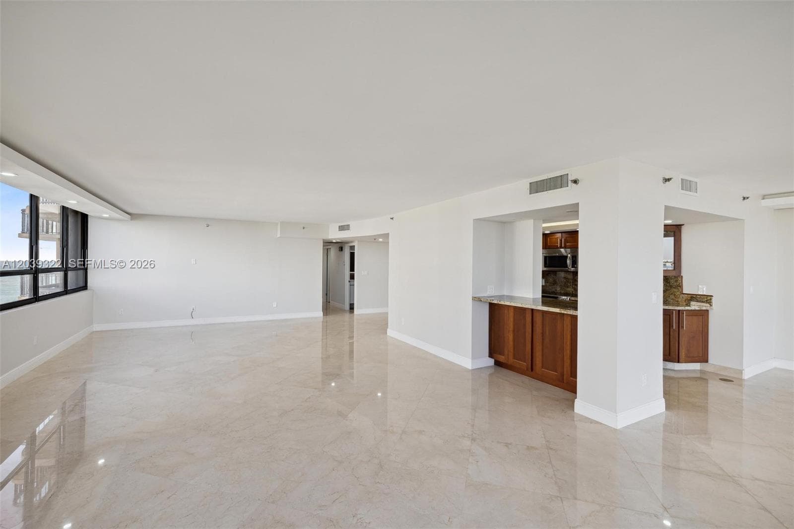10175 Collins Ave 907 photo 4