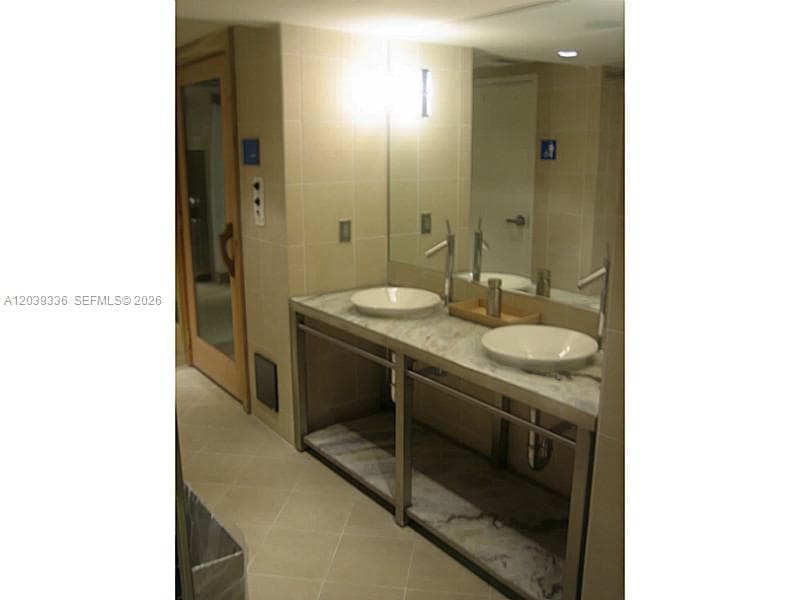 325 S BISCAYNE BLVD 4122 photo 23