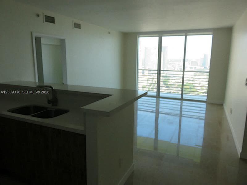 325 S BISCAYNE BLVD 4122 photo 3