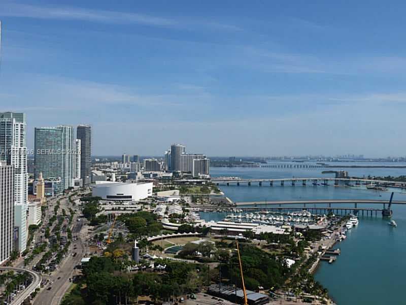 325 S BISCAYNE BLVD 4122 photo 1