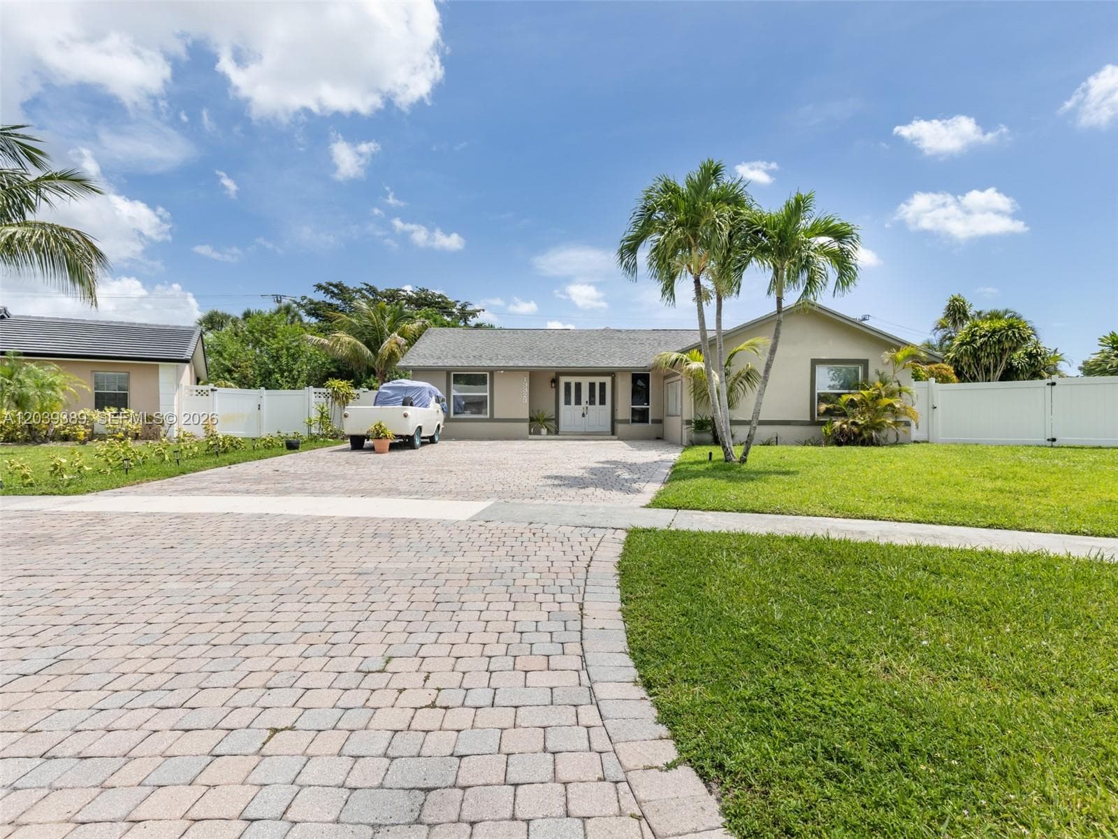 19323 Carolina Cir photo 3