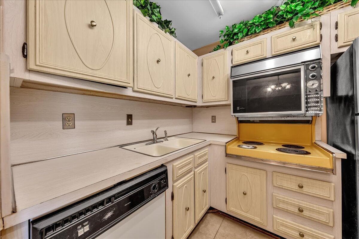 180 Cypress Club Drive 816 photo 24