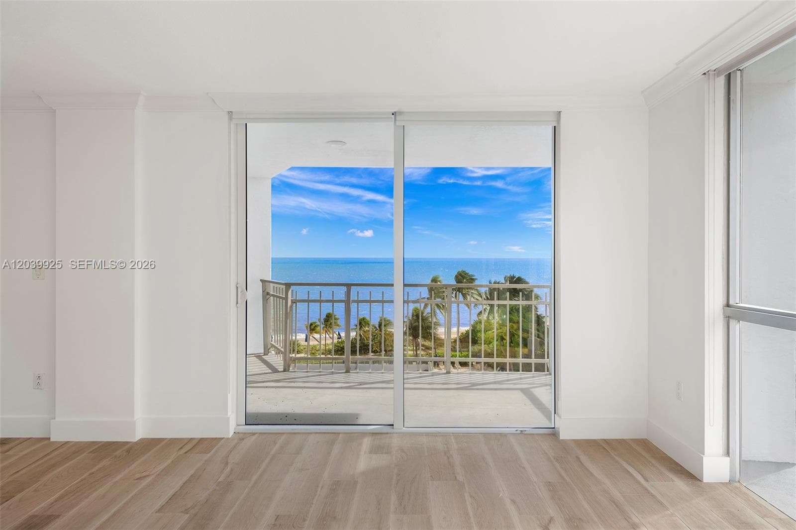 600 Grapetree Dr 7ES photo 2