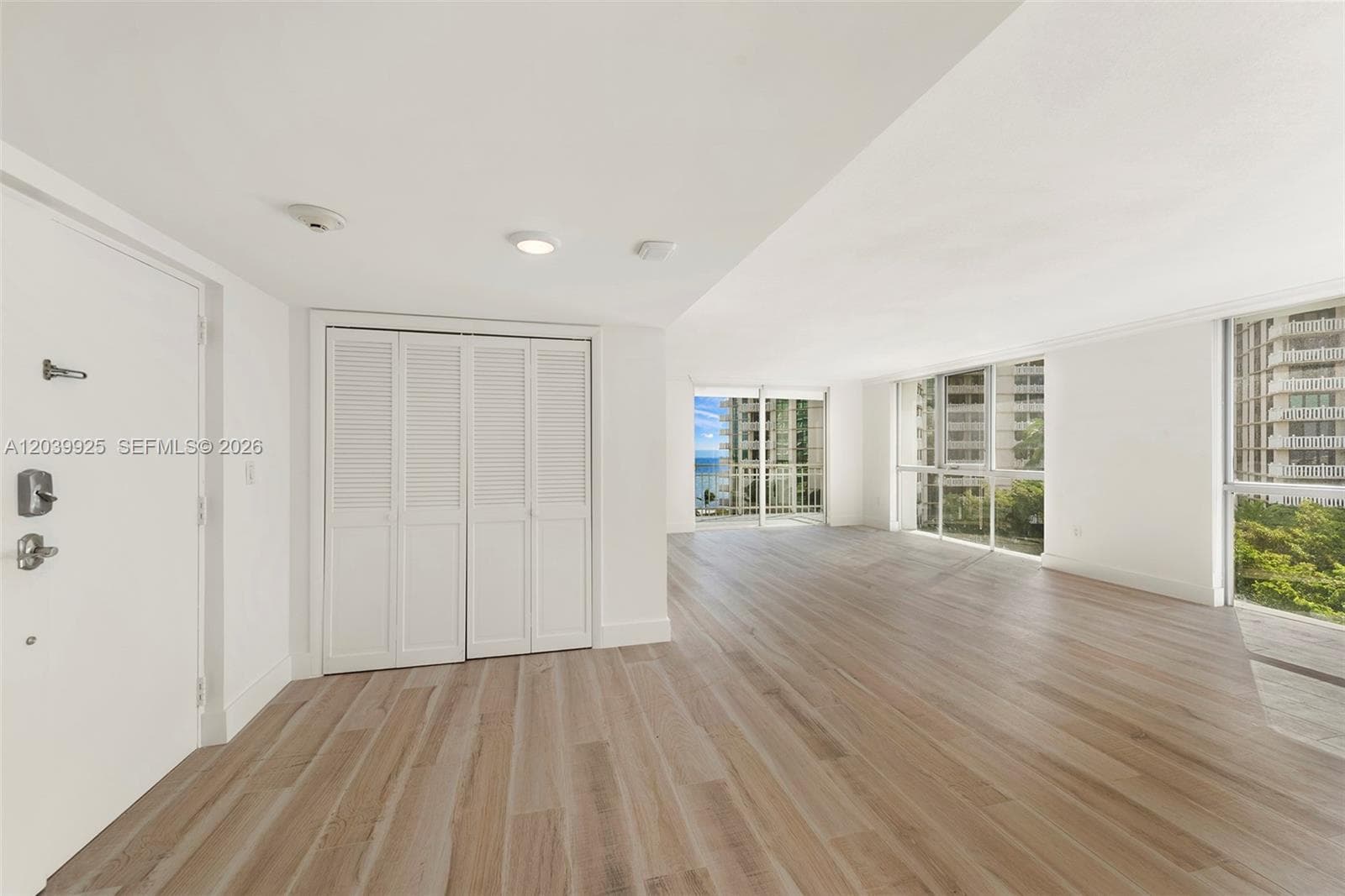 600 Grapetree Dr 7ES photo 6