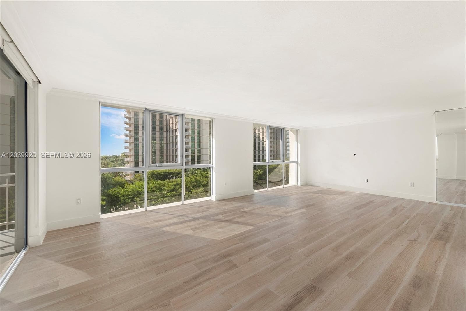 600 Grapetree Dr 7ES photo 3