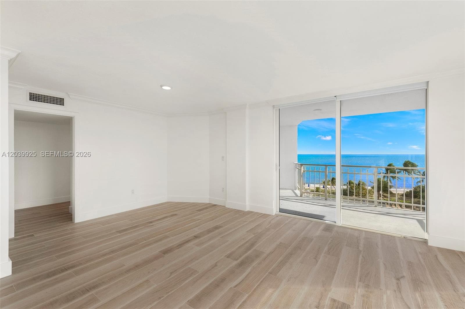 600 Grapetree Dr 7ES photo 5