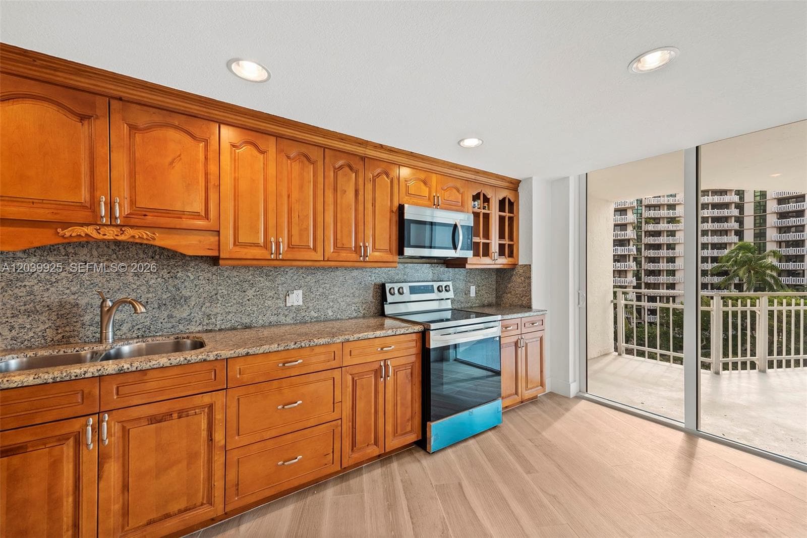 600 Grapetree Dr 7ES photo 9