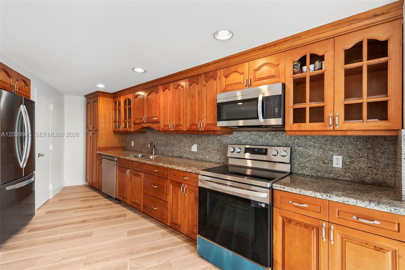 600 Grapetree Dr 7ES photo 10