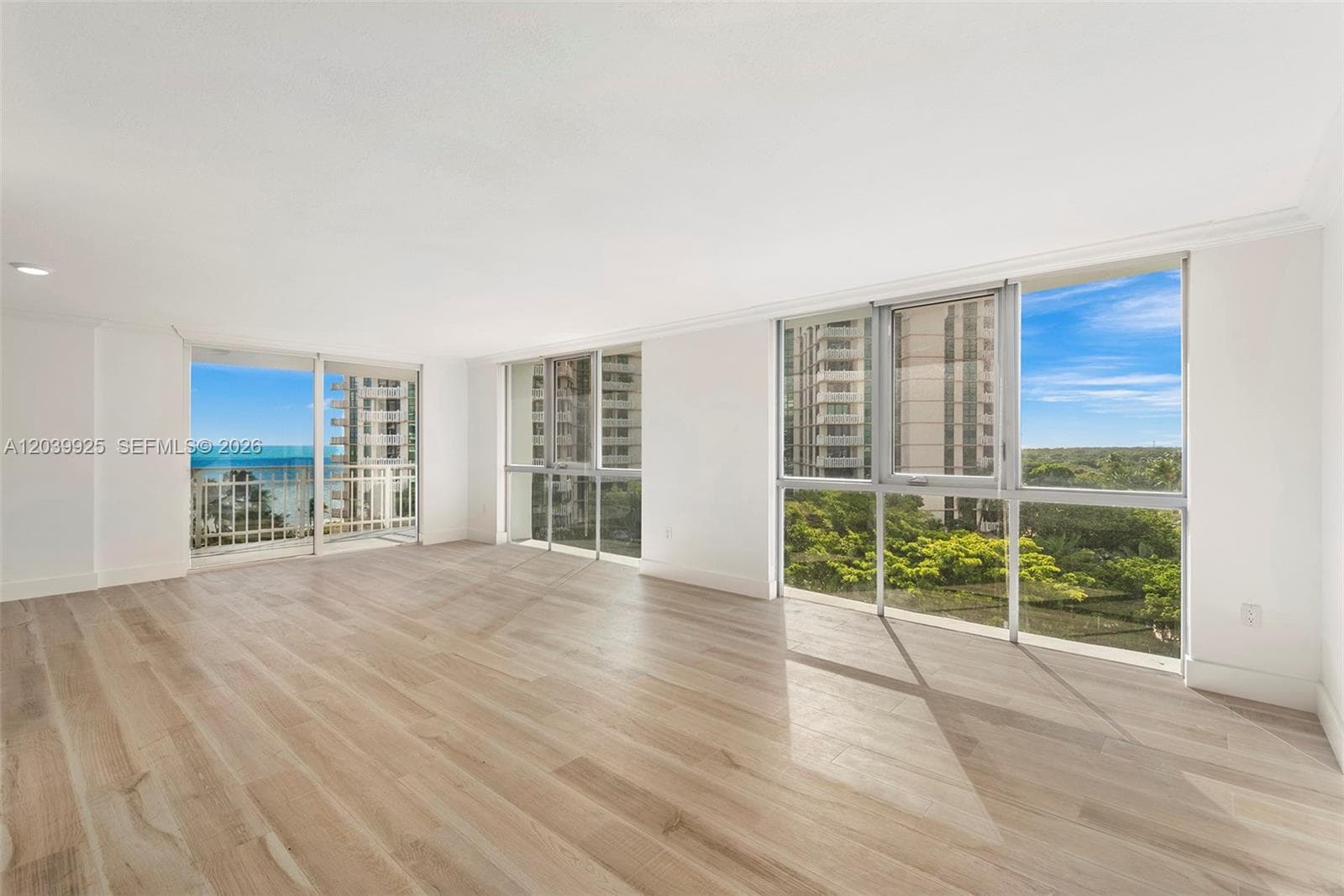 600 Grapetree Dr 7ES photo 4
