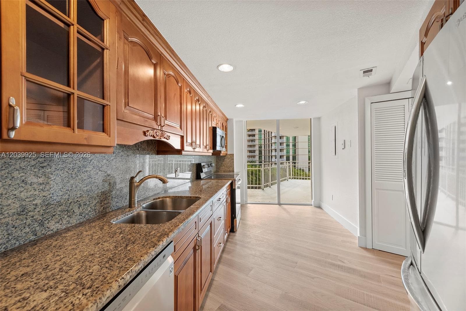 600 Grapetree Dr 7ES photo 8
