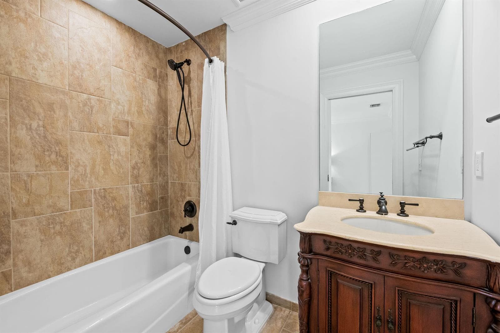 1105 Bel Air Drive C photo 13