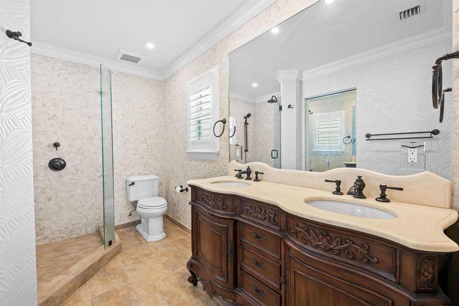 1105 Bel Air Drive C photo 10