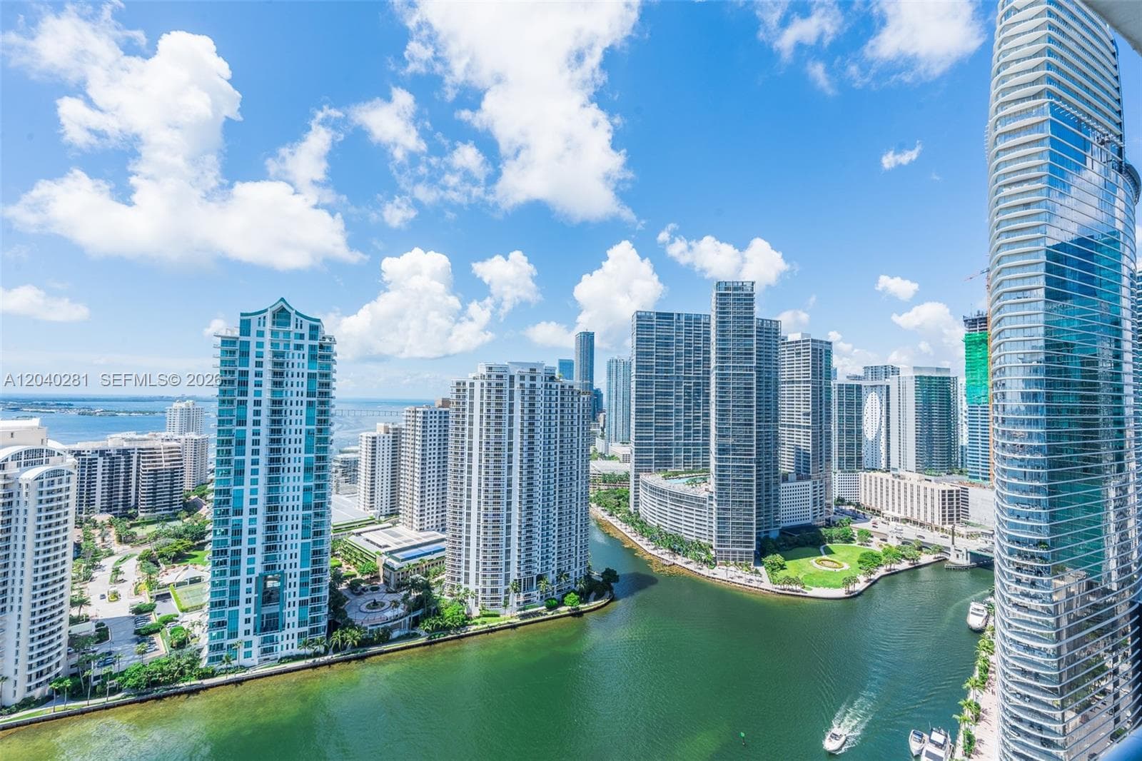 325 S Biscayne Blvd 3821 photo 2