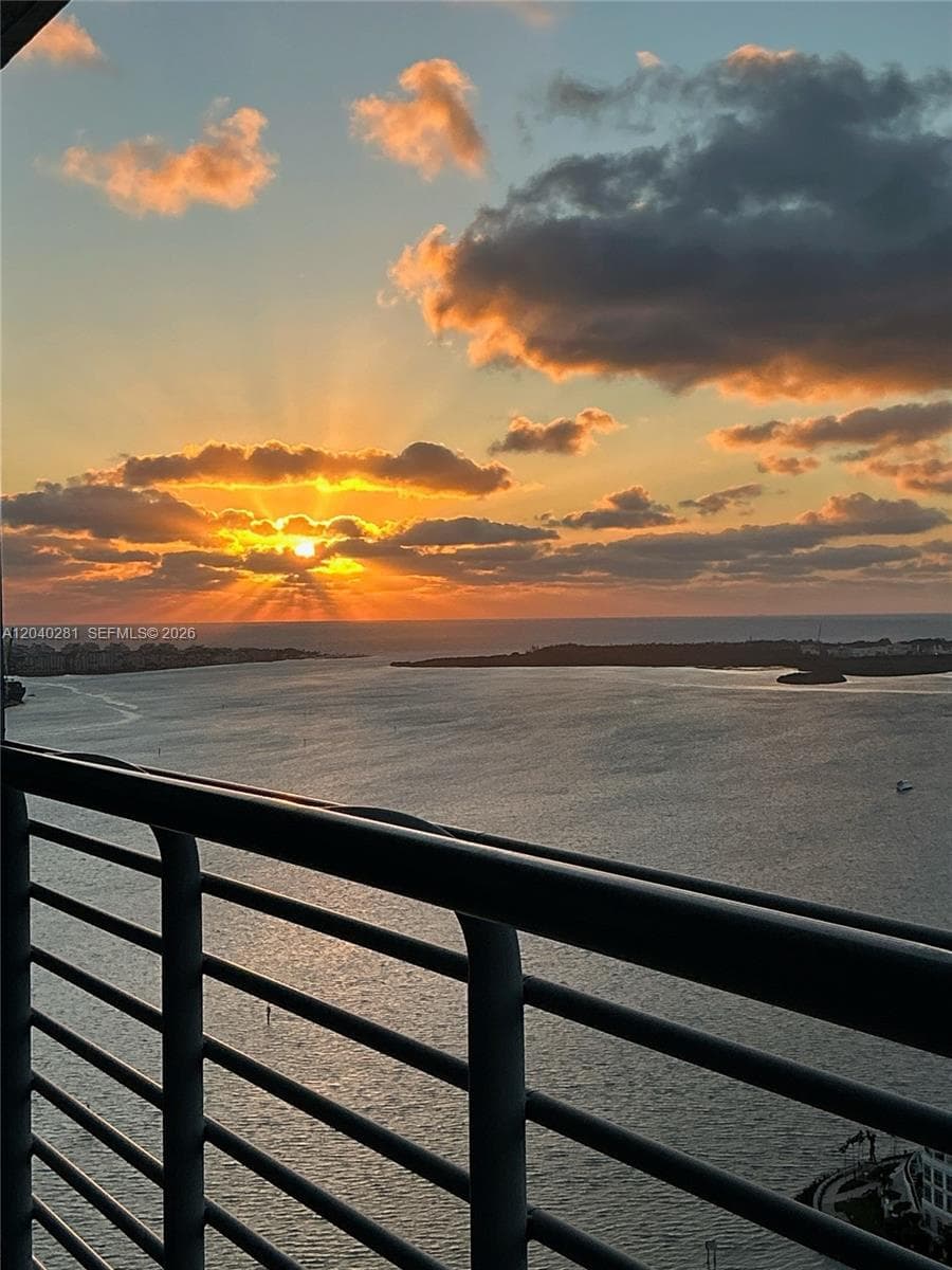 325 S Biscayne Blvd 3821 photo 18