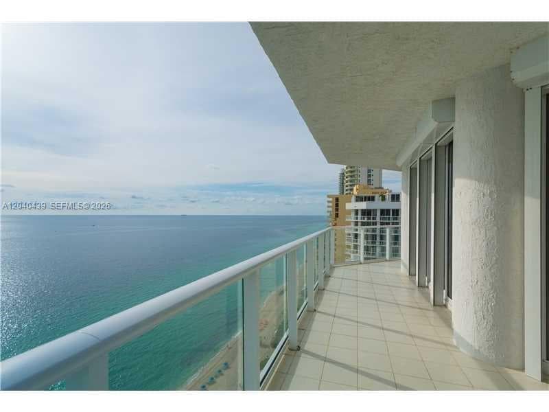 16445 Collins Ave OS21/26(11B) photo 18