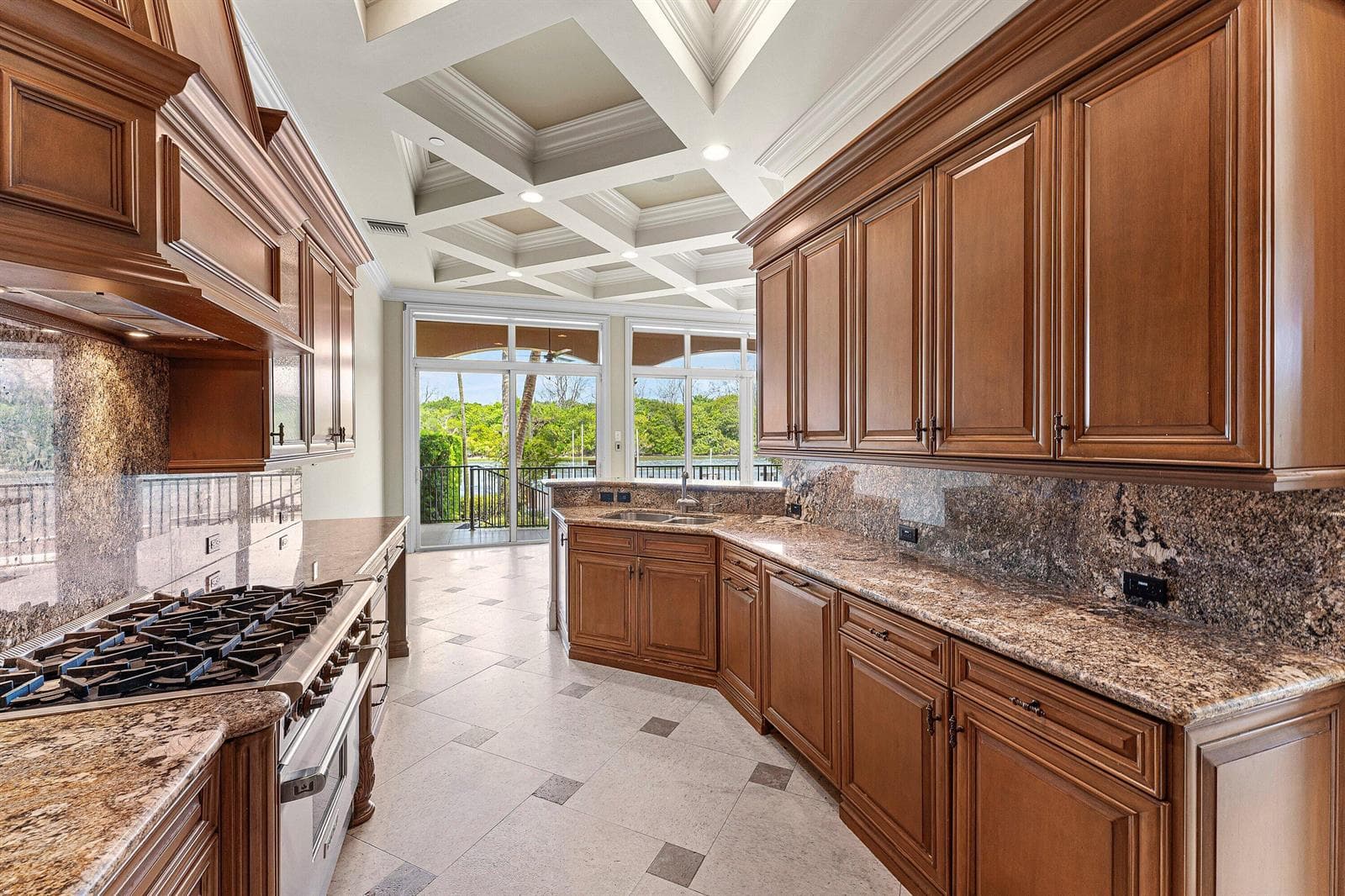 453 NE 19th Avenue photo 18