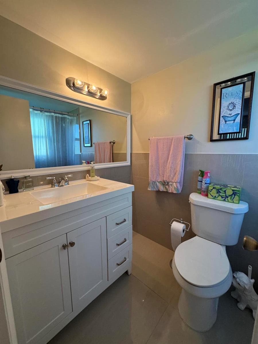 12024 W Greenway Drive 106 photo 16