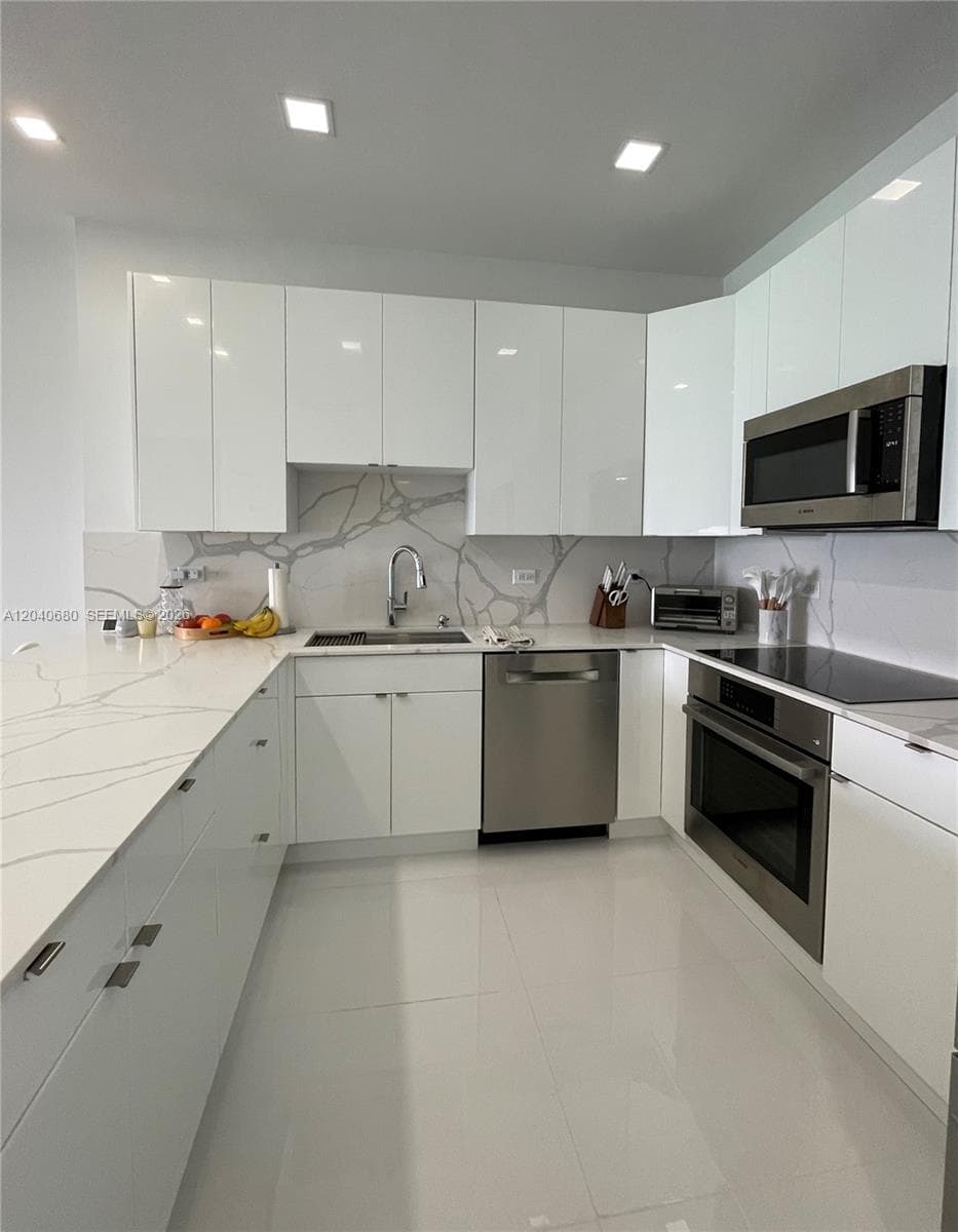 5701 Collins Ave PH08 photo 13