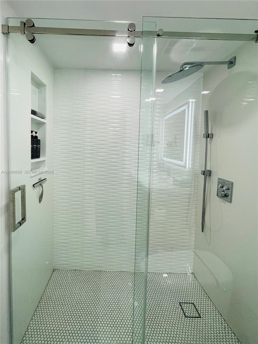 5701 Collins Ave PH08 photo 21