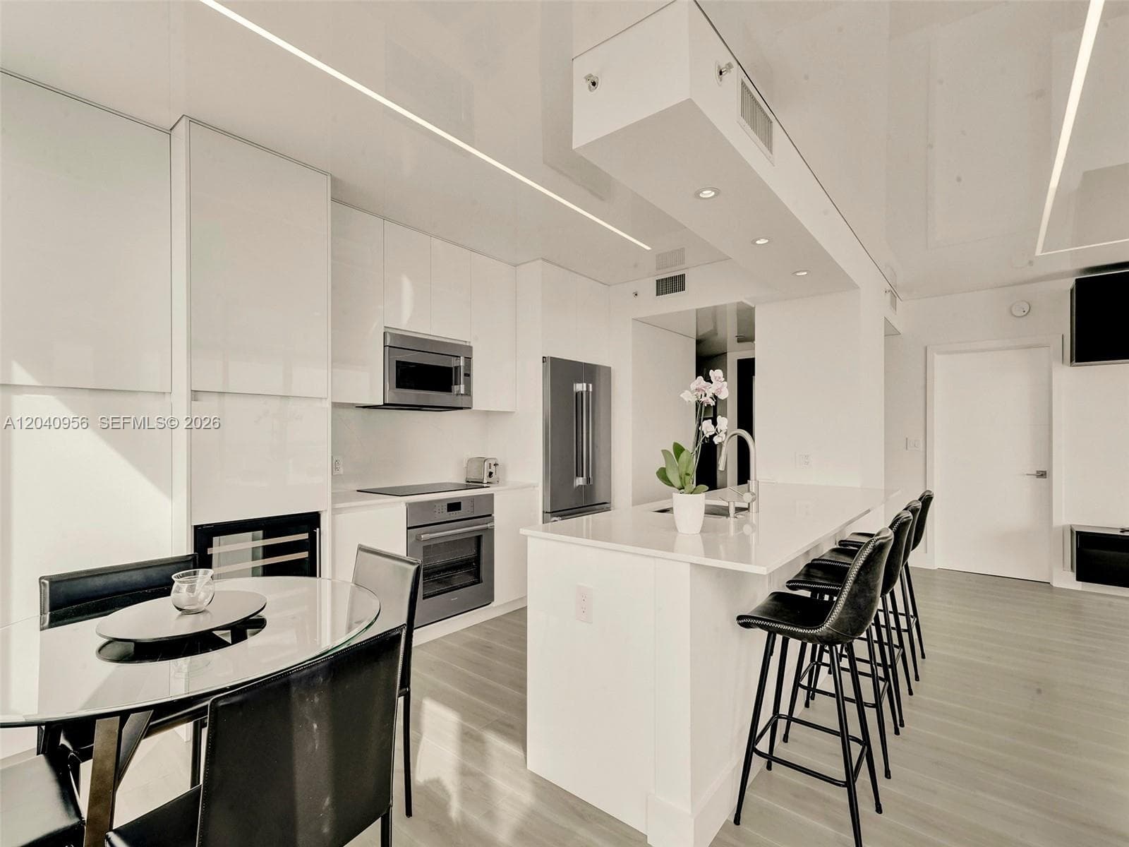 6365 Collins Ave 2407 photo 2