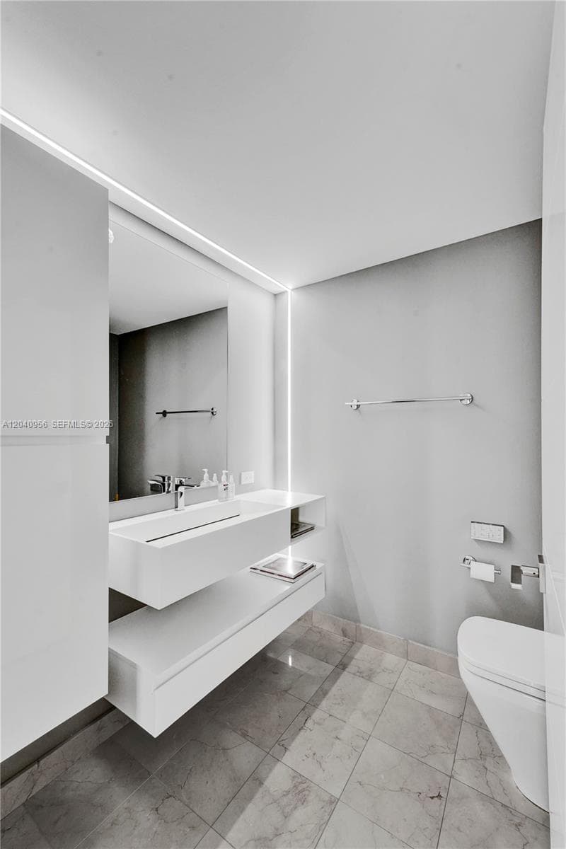 6365 Collins Ave 2407 photo 10